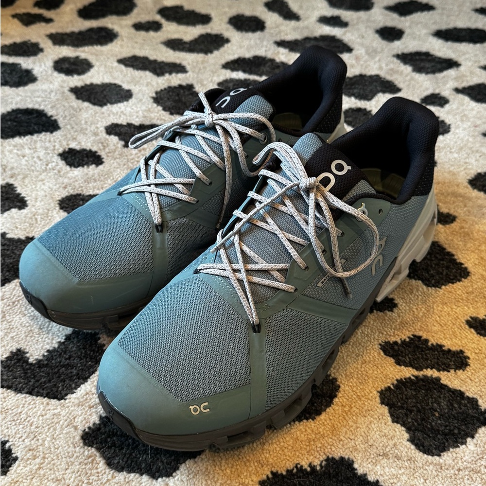 On Cloudflyer Waterproof Running Shoe Size Mens 10.5 in Sea Glacier. Like New - Picture 10 of 11